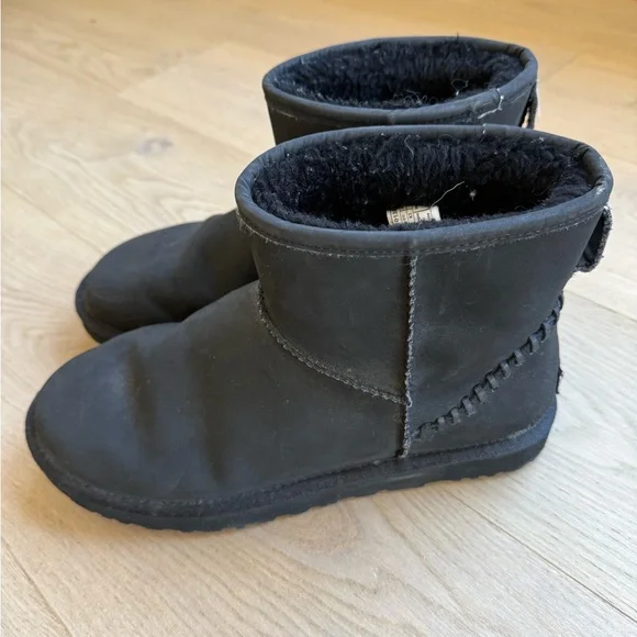 UGG Men’s Classic Mini Boot - Picture 4 of 6
